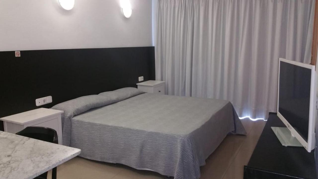 Es Grop Apartments Portinatx Kültér fotó
